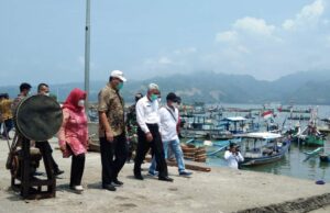 Jemput Bola, DPM-PTSP Layani Penerbitan 267 Perizinan Nelayan Pantai Popoh