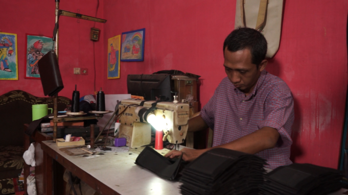 Jatuh Bangun Industri Tas dan Koper Tangulangin