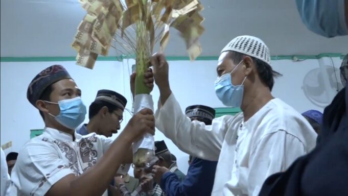 Tradisi Unik Maulid Nabi, Pohon Pisang Berdaun Uang